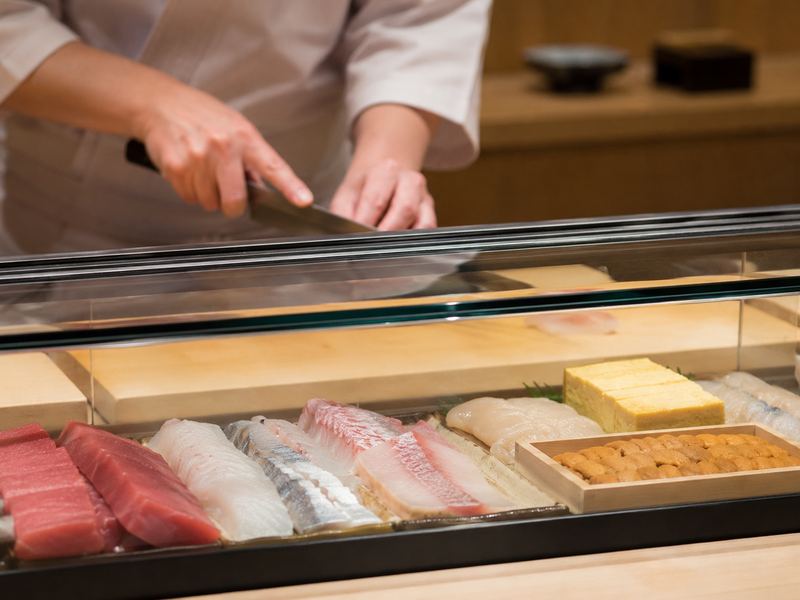 Guests making nigiri sushi with a chef after a Tsukiji market walk